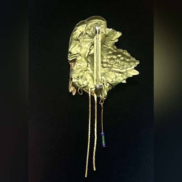 Vtg. Colorful Purple Parrot Brooch with Grapes Design - Picture 2 of 2